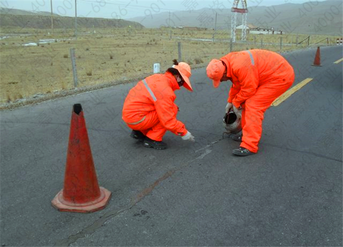 公路裂縫修補用的防水油膏和灌縫瀝青區(qū)別在哪里？